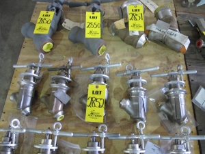 LOT (5) VALVES, GLOBE TYPE, 1" SIZE, 600 LB, 1030 LB/650 DEGREE F RATING, 316 SS MATERIAL, BUTT WELD CONNECTIONS, SA182 F316 SPECIFICATION, SCREWED, YOKE, Y-BODY STYLE, HARD FACED SEAT AND DISC, SS BONNET TRIM, PACKING SOFTGOODS, T-HANDLE OPERATOR. INCONEL DIAPHRAGM, PAINT CODE N, PART # SC-D9915X01P-BW4 (W-51) LOADING & HANDLING FEE $15-